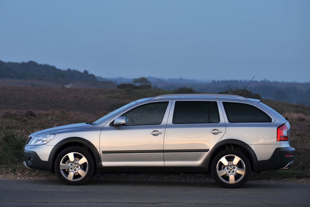 Skoda Octavia Scout profile