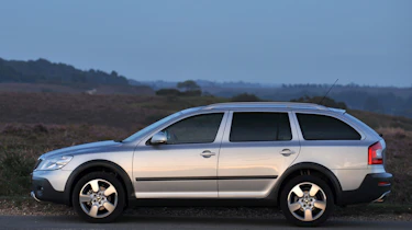 Skoda Octavia Scout profile