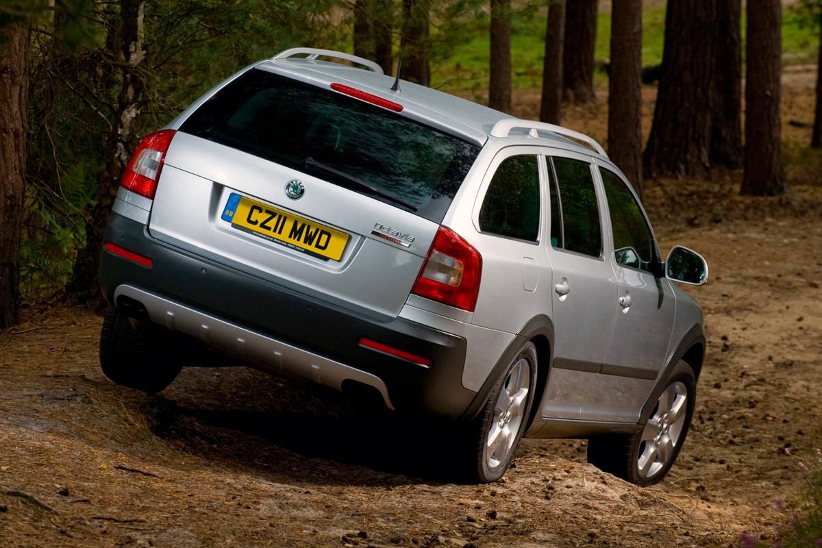 Skoda Octavia Scout rear three-quarters