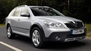 Skoda Octavia Scout front tracking