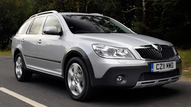 Skoda Octavia Scout front tracking