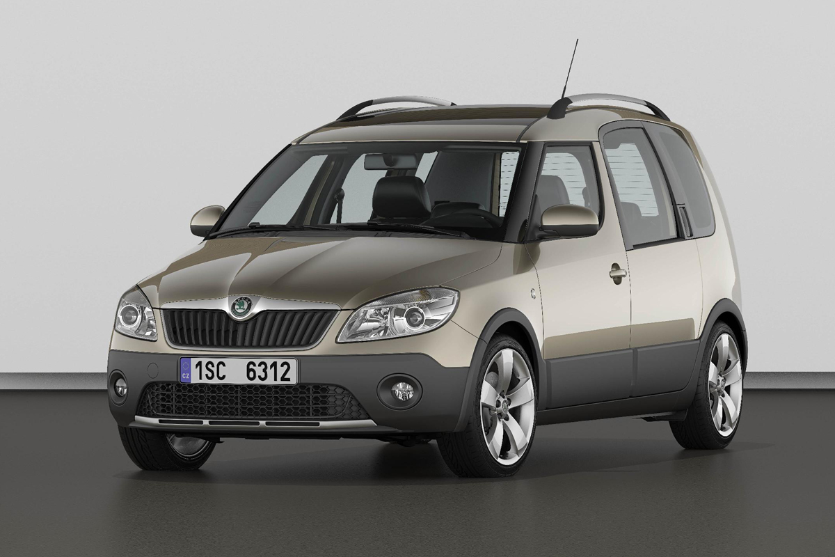 Skoda Roomster Scout front three-quarters