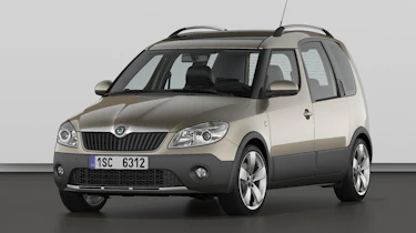 Skoda Roomster Scout front three-quarters