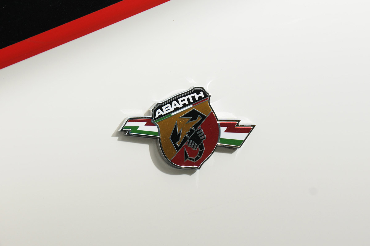 Abarth 500C Abarth badge