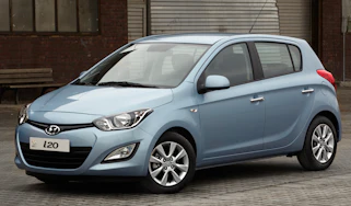 Hyundai i20 Blue front three-quarters