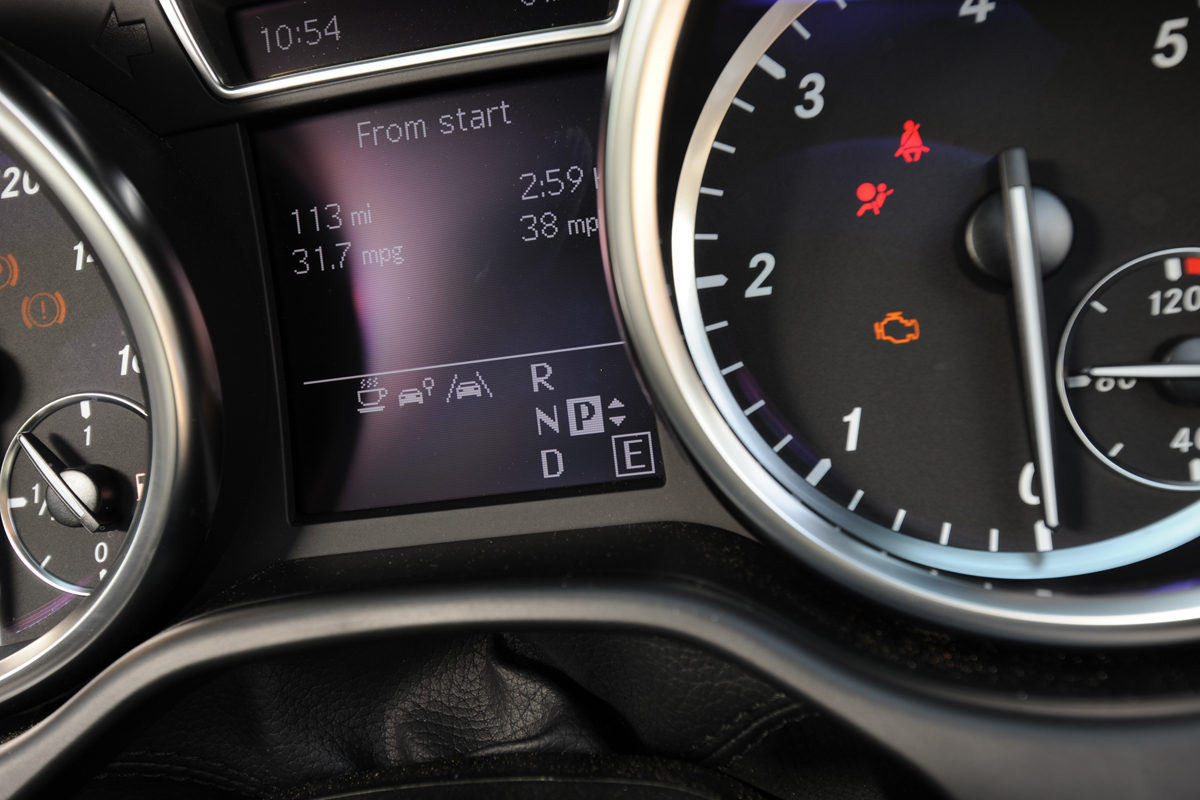Mercedes ML 250 CDI dials