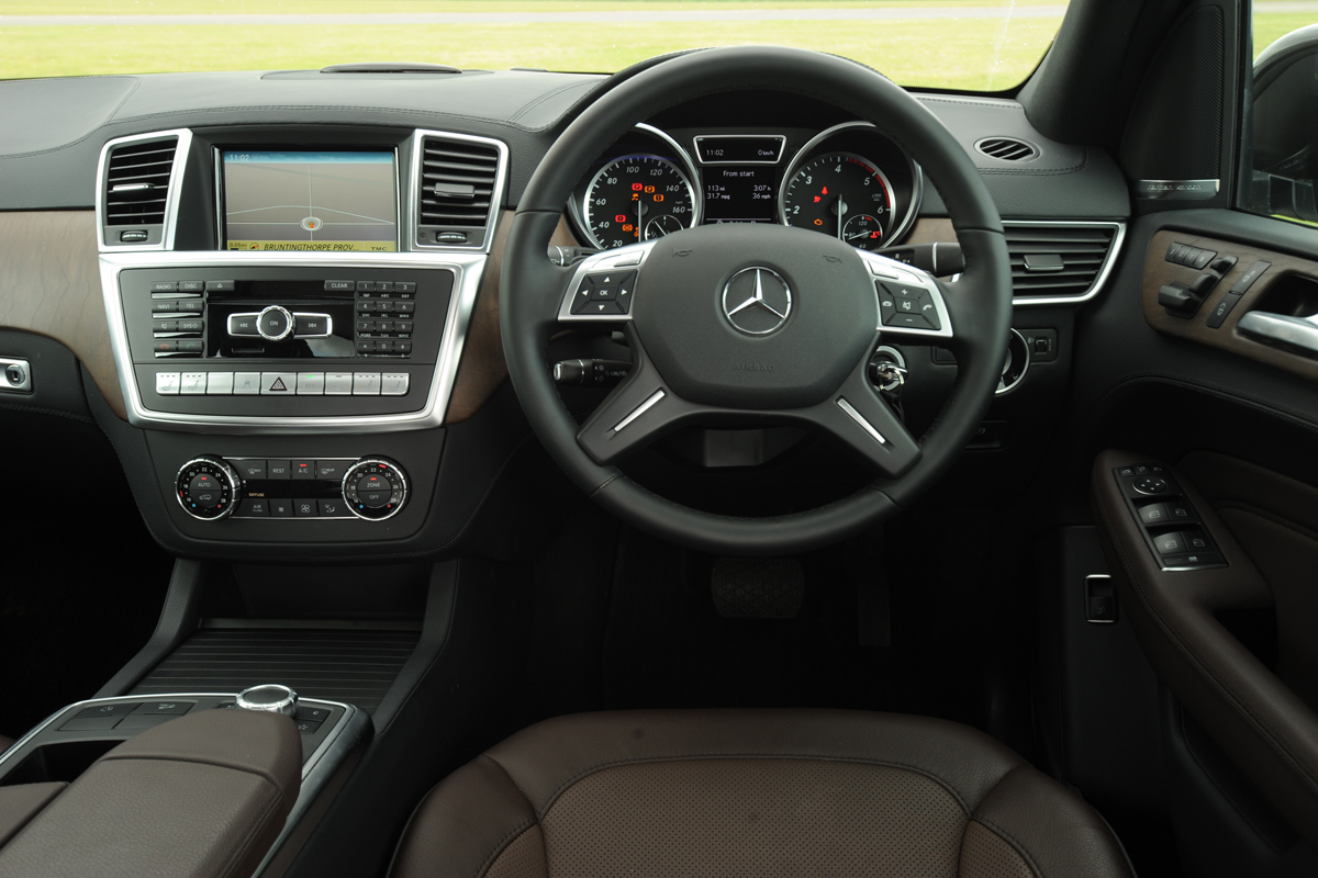 Mercedes ML 250 CDI dash