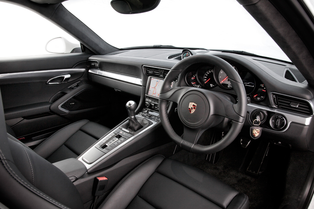 Porsche 911 Carrera interior