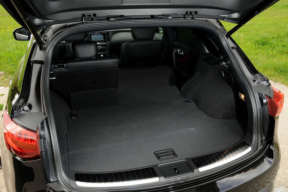 Infiniti FX 50S Premium boot