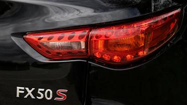 Infiniti FX 50S Premium badge