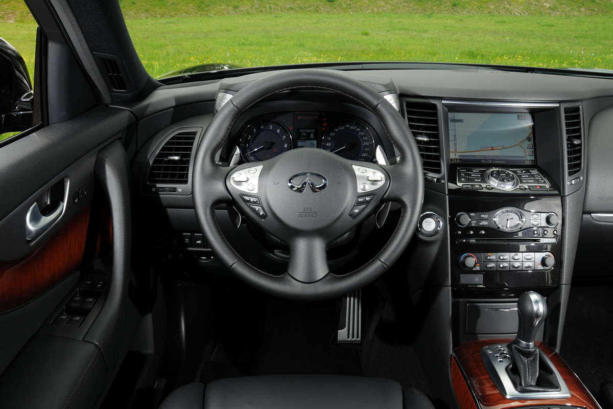 Infiniti FX 50S Premium dash