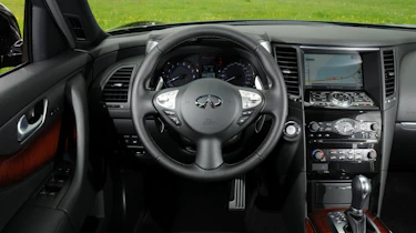 Infiniti FX 50S Premium dash