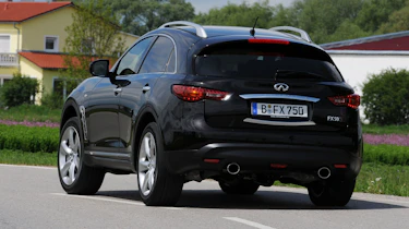 Infiniti FX 50S Premium rear cornering