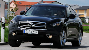 Infiniti FX 50S Premium front cornering