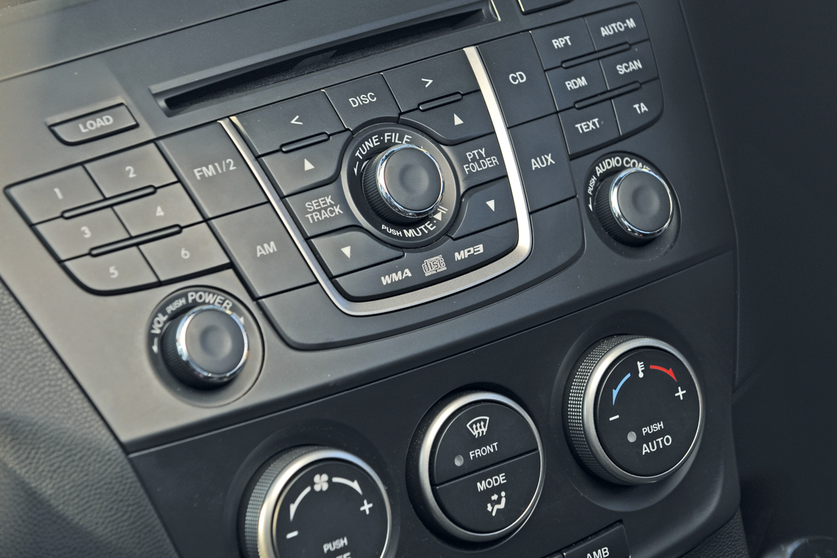 Mazda 5 centre console