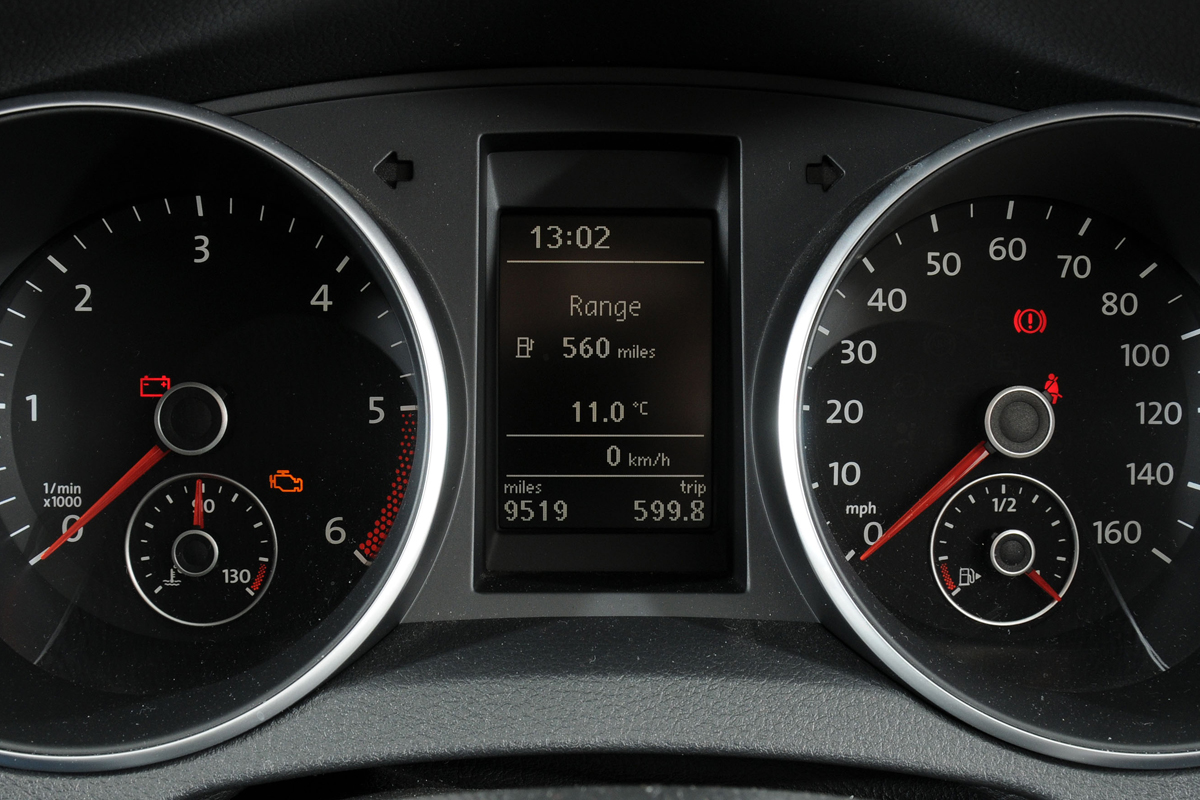 VW Golf 1.6 TDI BlueMotion dials