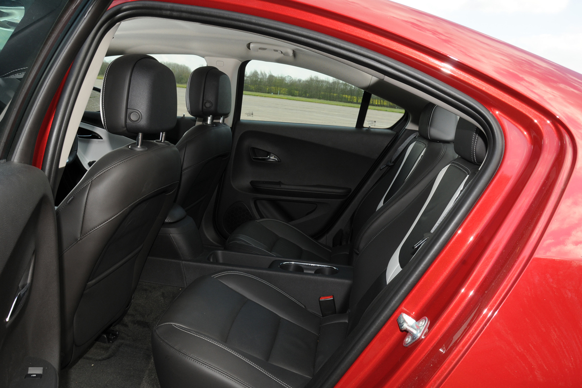 Chevrolet Volt 1.4 rear seats