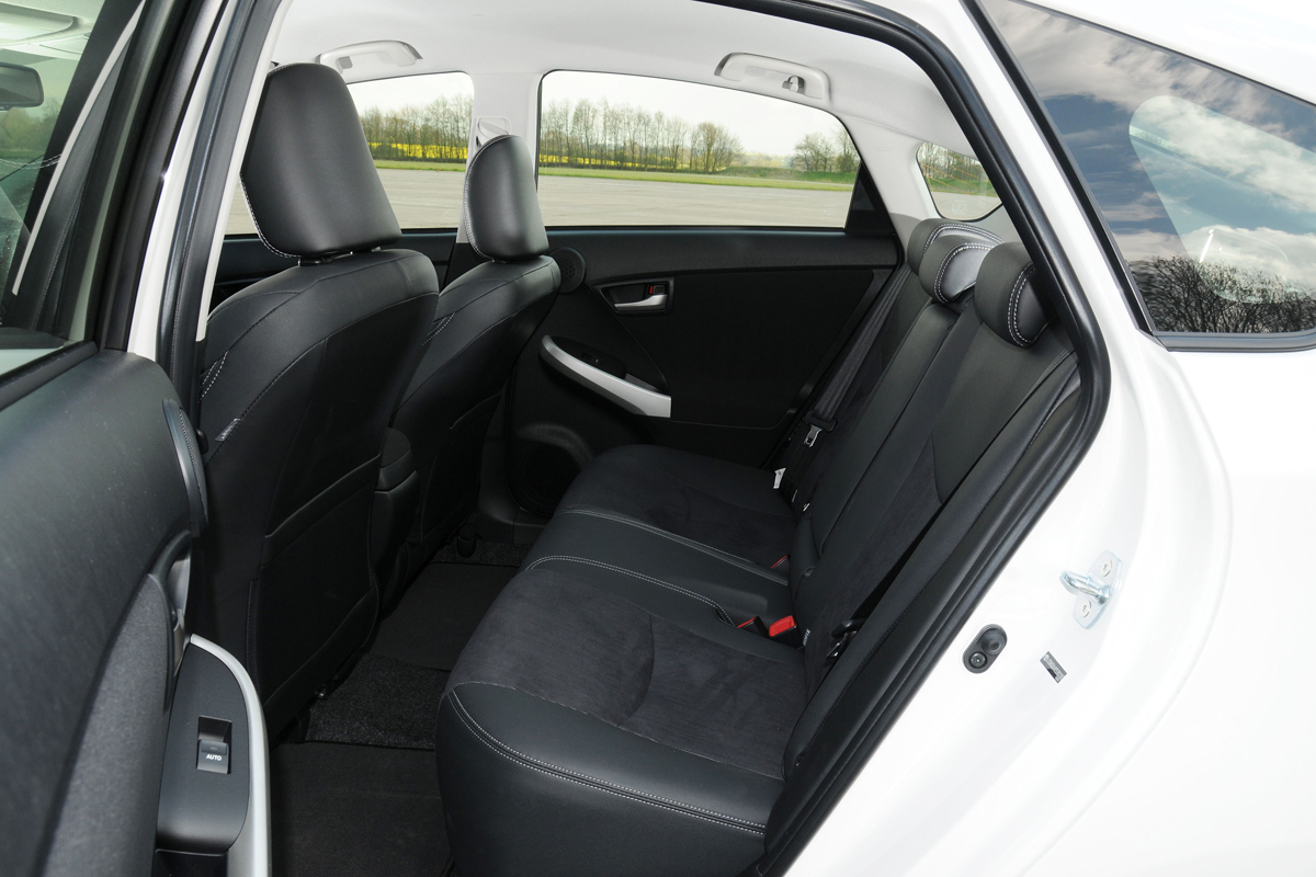 Toyota Prius 1.8 T Spirit rear seats