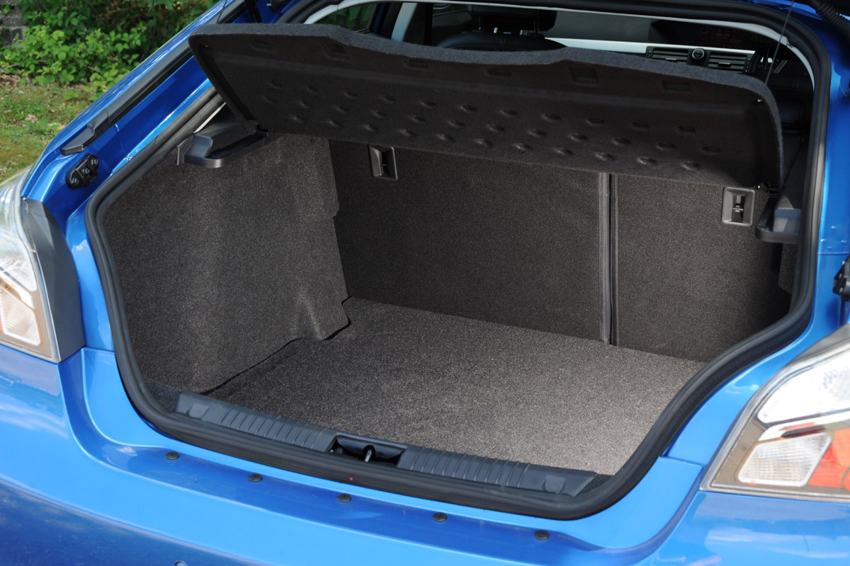MG6 boot