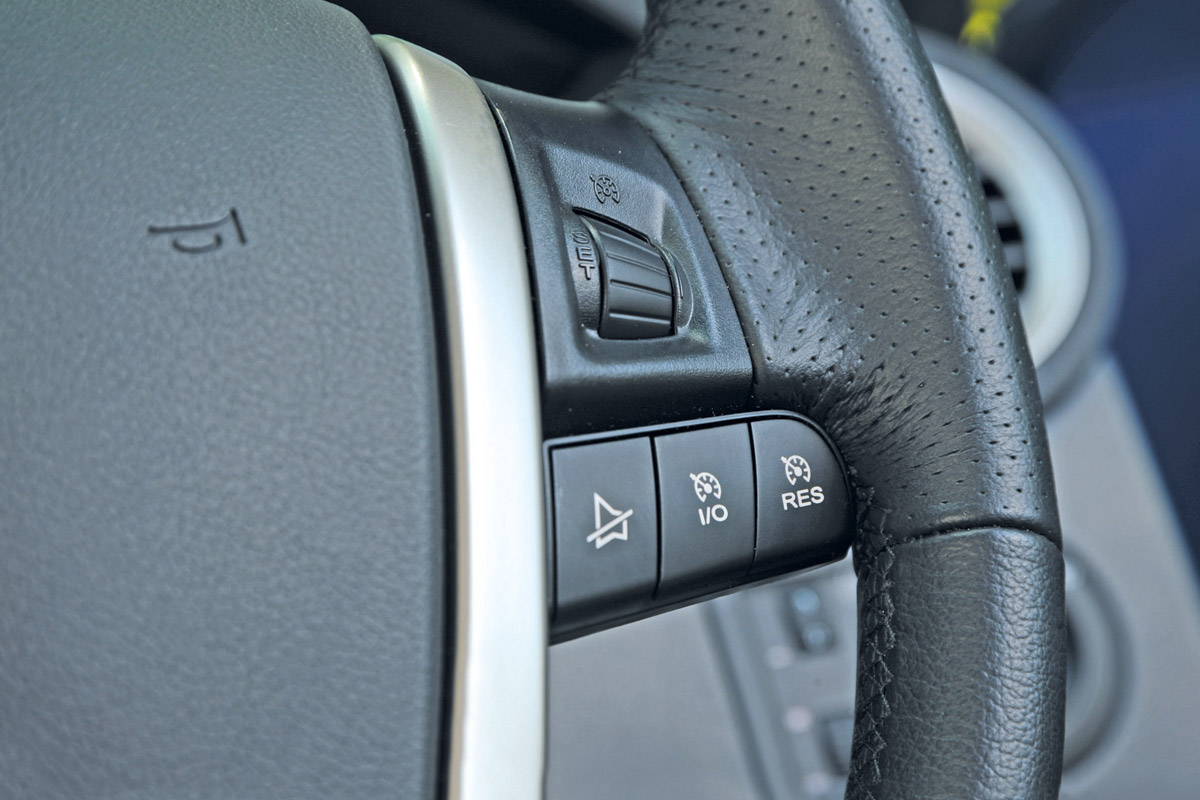MG6 steering controls