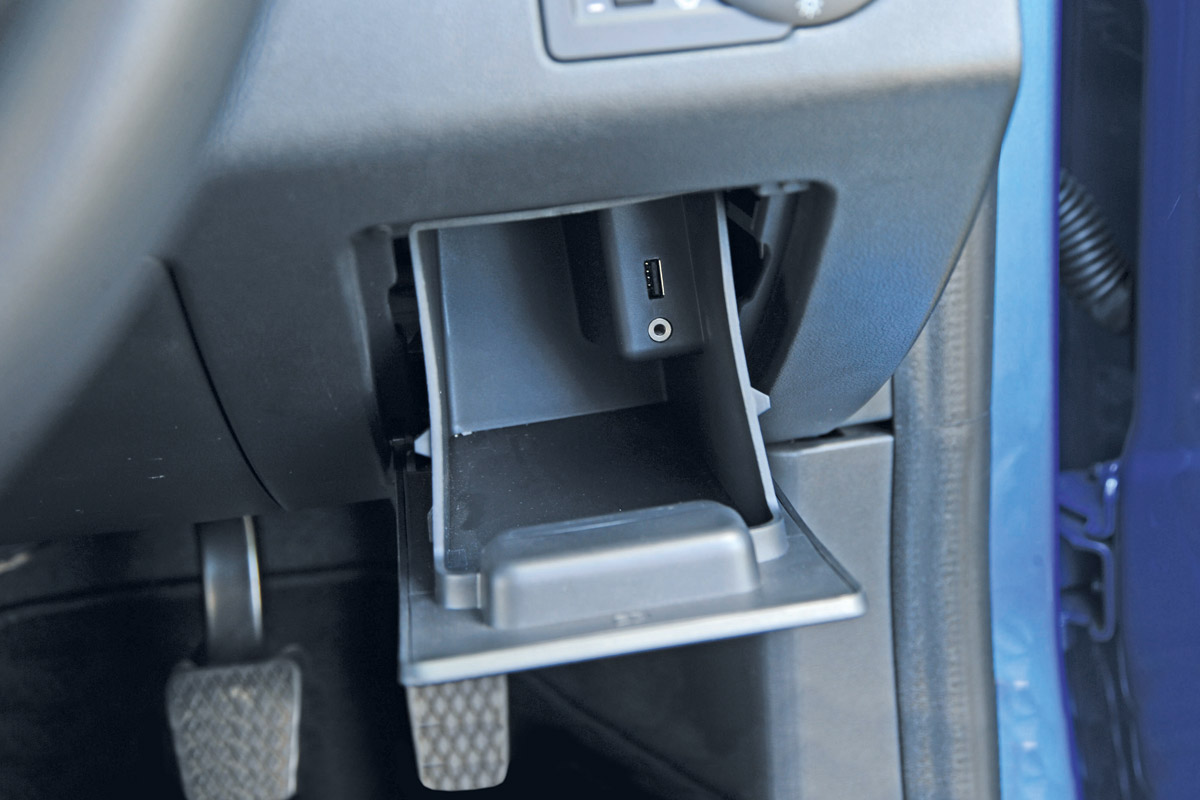 MG6 iPod connection