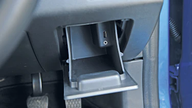 MG6 iPod connection