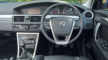 MG6 dash
