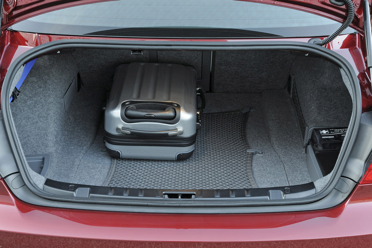 BMW 3-Series Coupe boot
