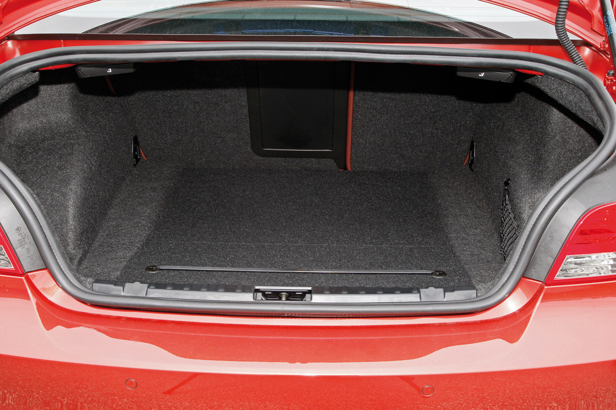 BMW 1-Series Coupe boot
