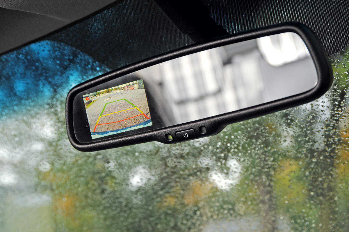 Kia Soul reversing camera in rear-view mirror