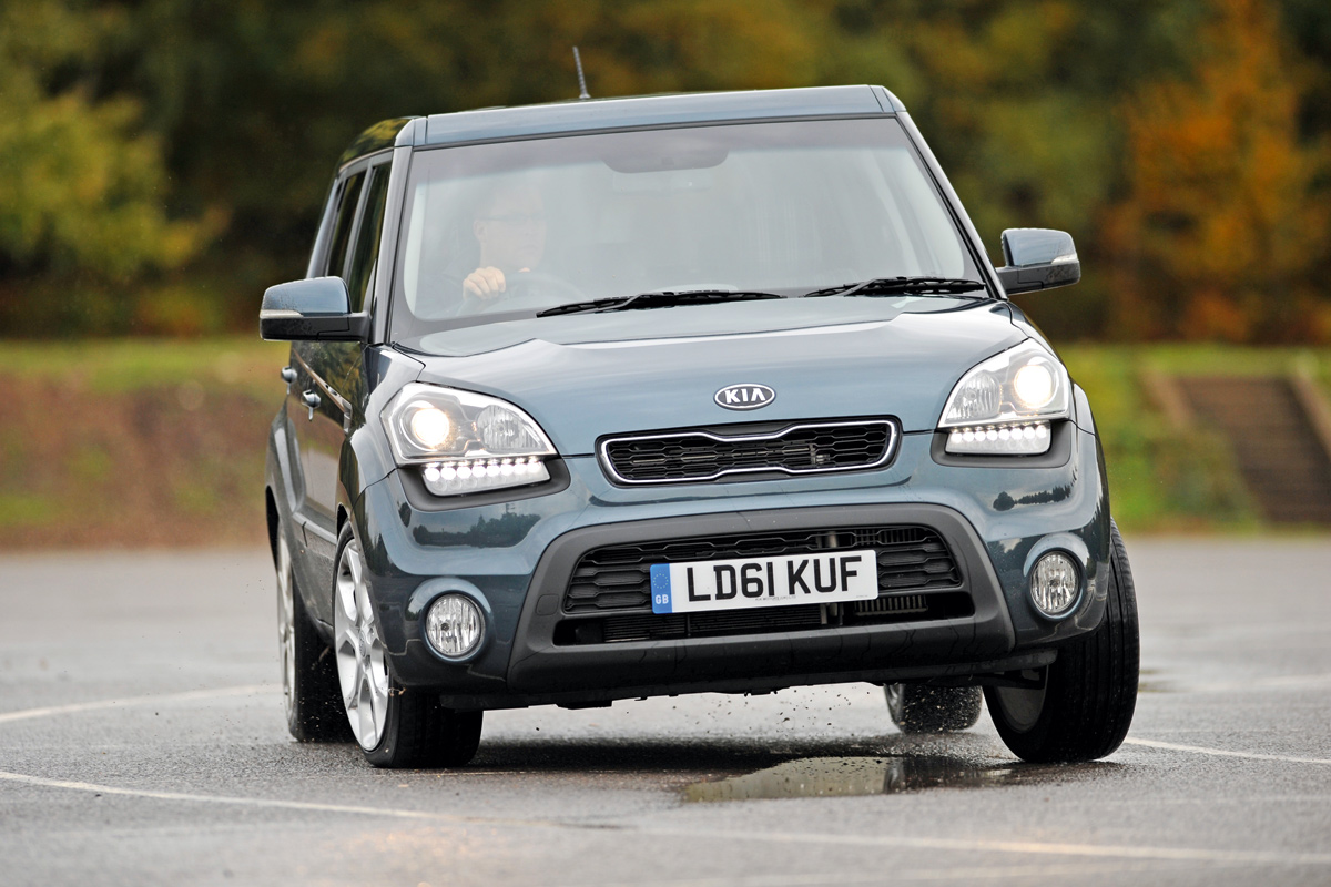 Kia Soul front cornering