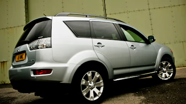 Mitsubishi Outlander rear three-quarters