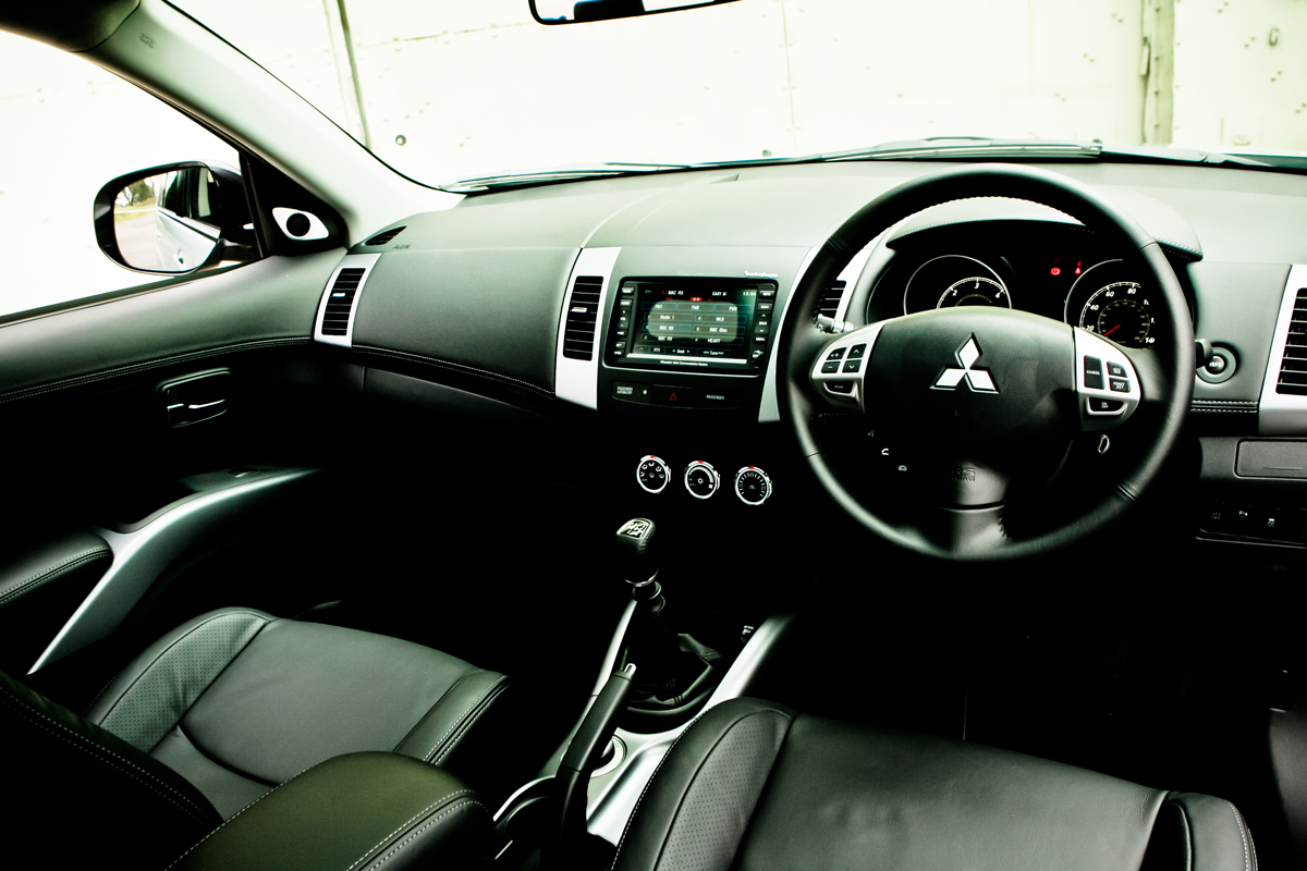 Mitsubishi Outlander dash