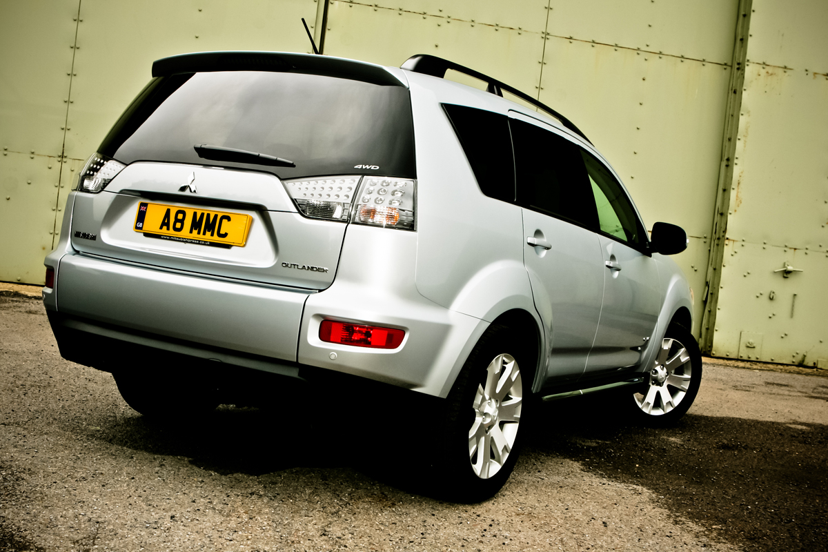 Mitsubishi Outlander rear tracking