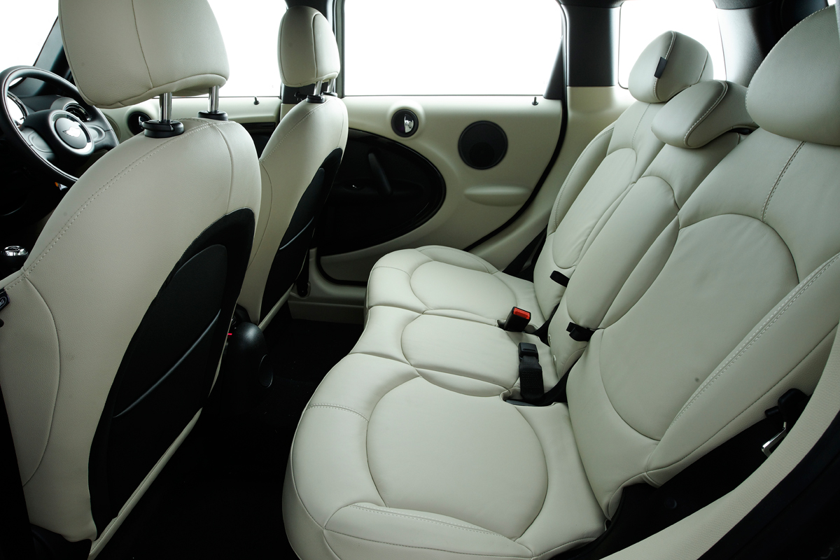 MINI Countryman rear seats
