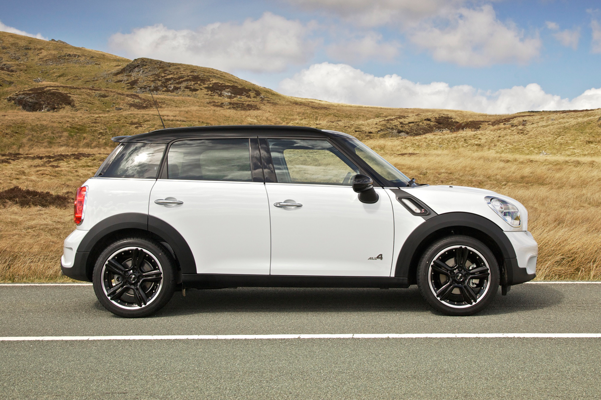 MINI Countryman profile