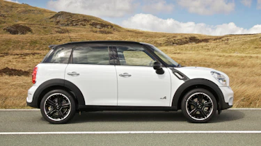 MINI Countryman profile