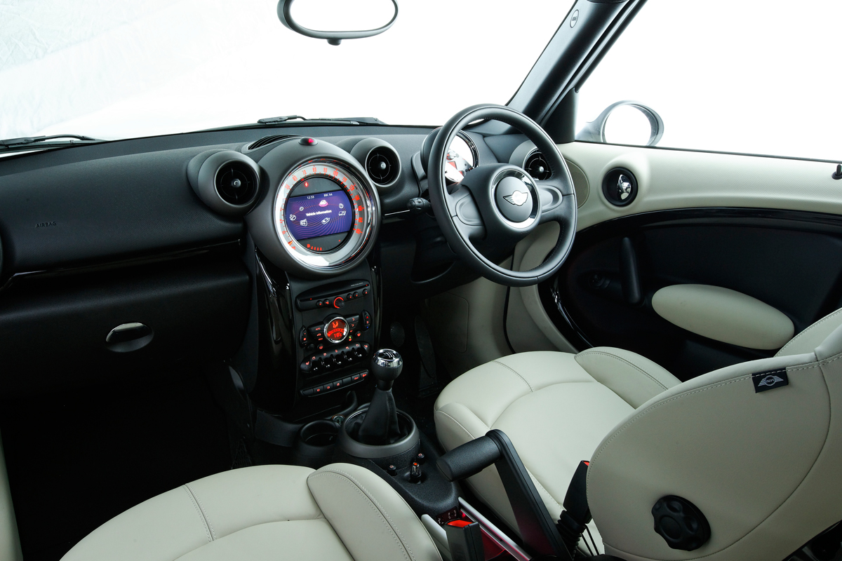 MINI Countryman dash