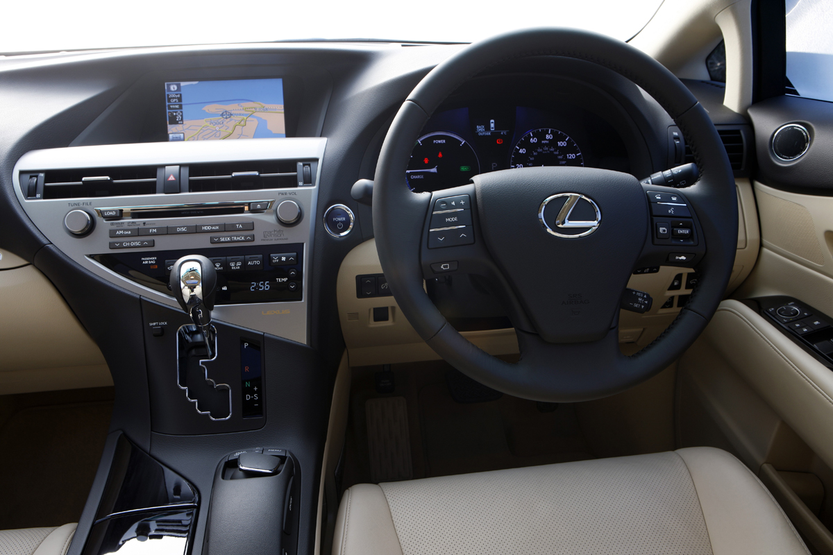 Lexus RX 450h interior