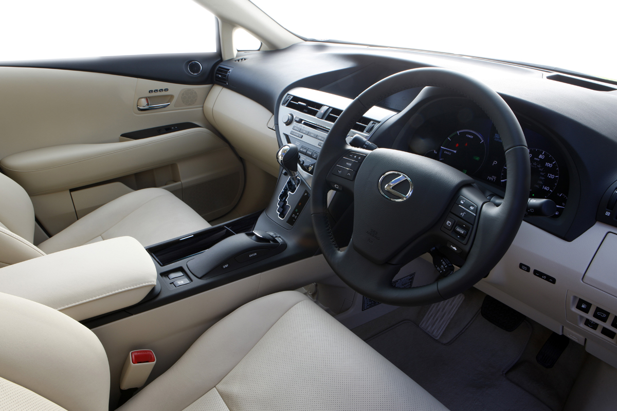 Lexus RX 450h dash