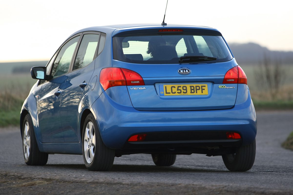Kia Venga rear cornering