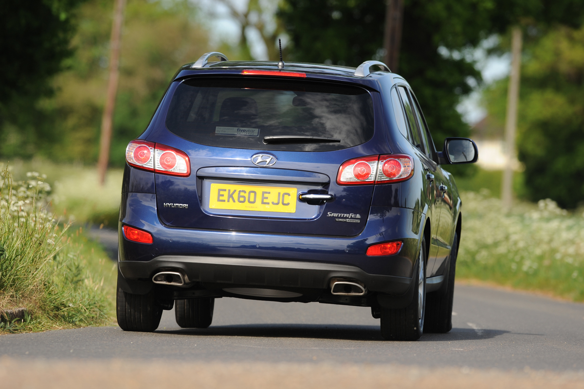 Hyundai Santa Fe rear cornering