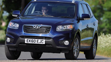 Hyundai Santa Fe front cornering