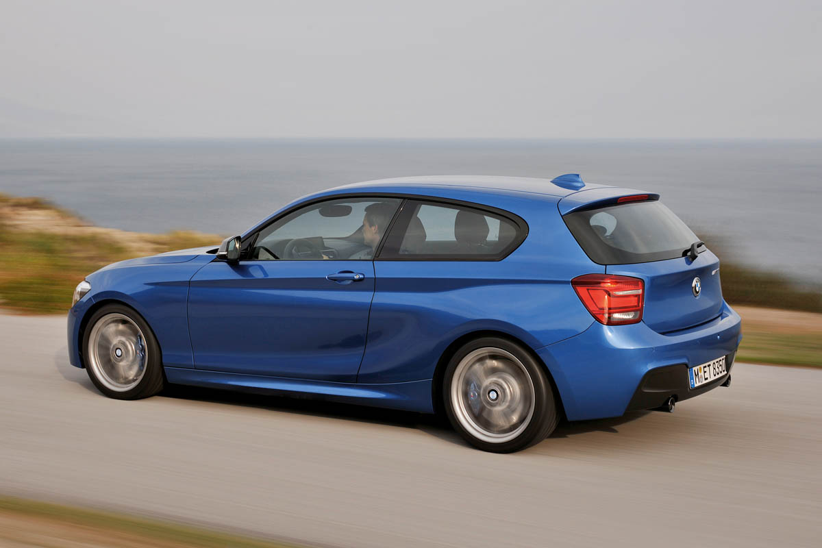 BMW M135i Three-door rear tracking