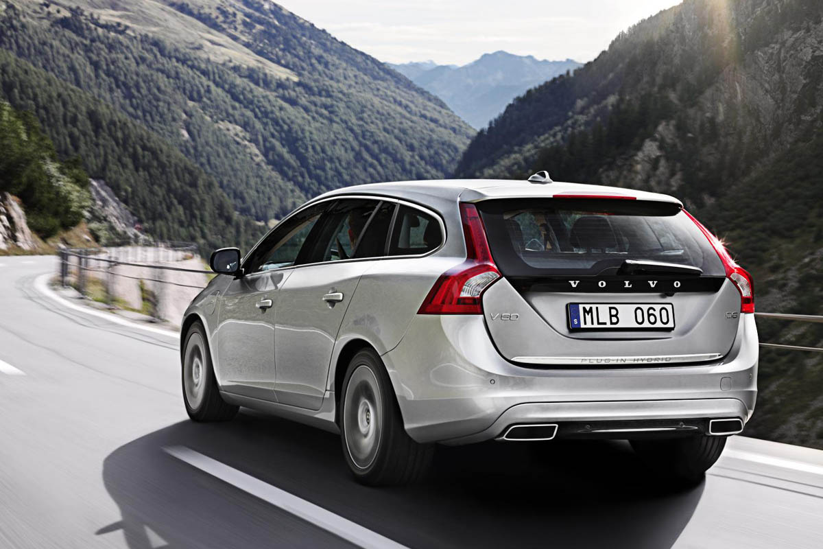 Volvo V60 Plug-in Hybrid rear tracking