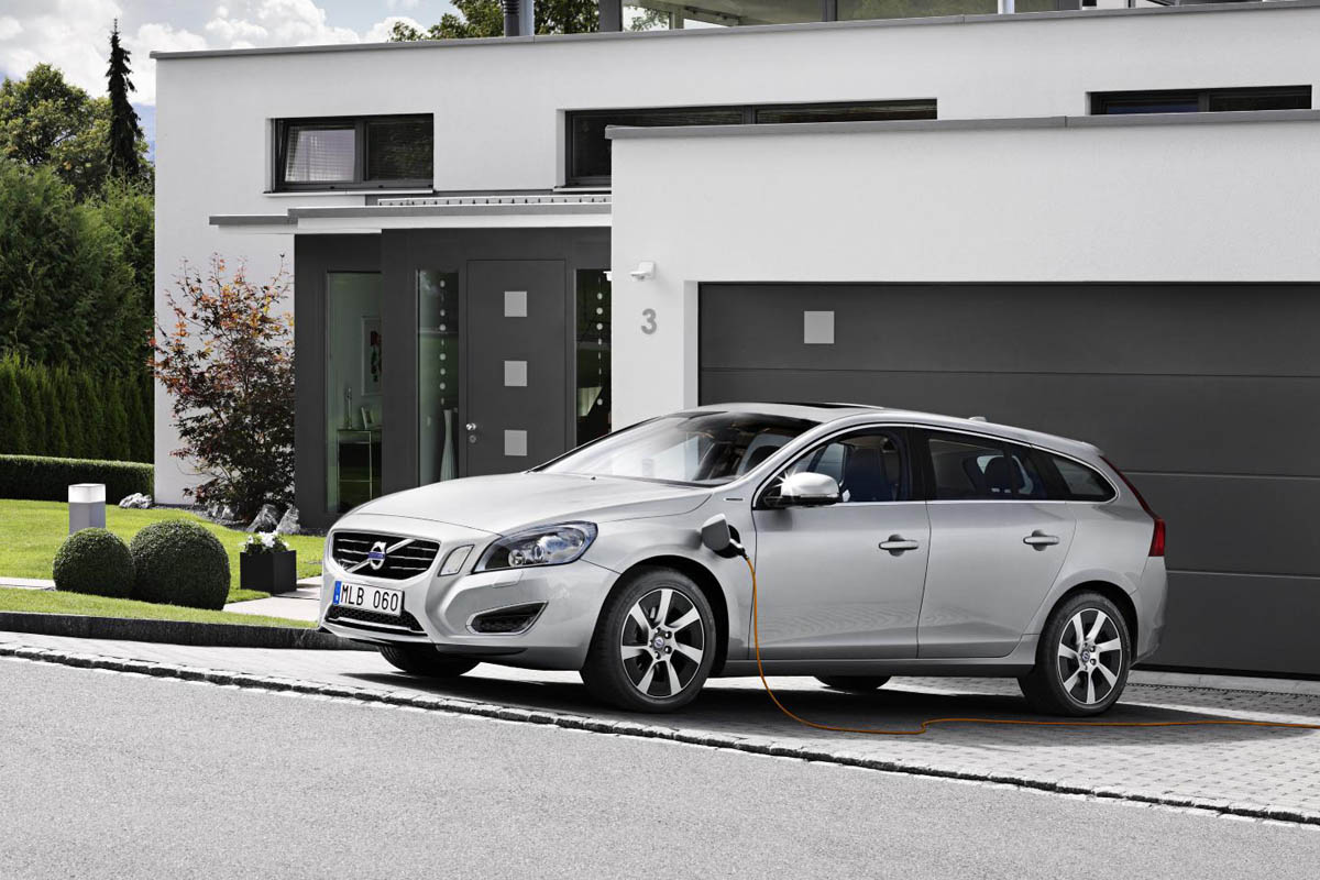 Volvo V60 Plug-in Hybrid static