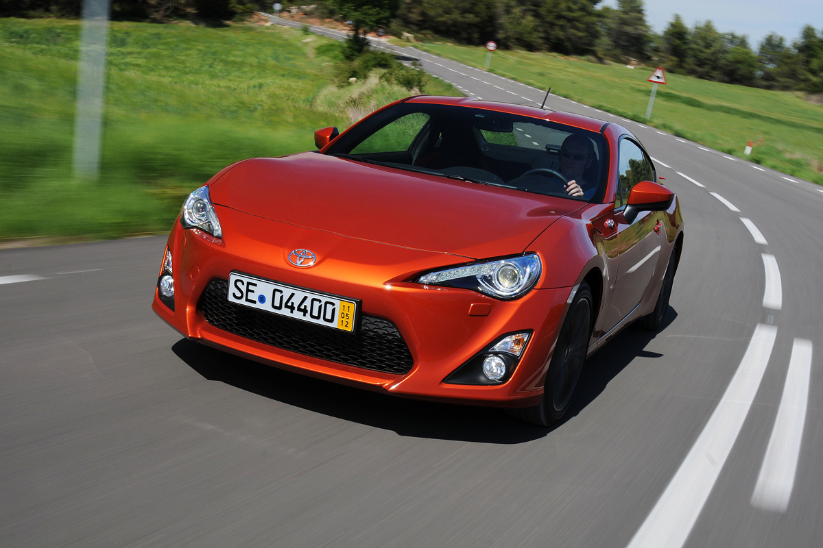 Toyota GT 86 front cornering