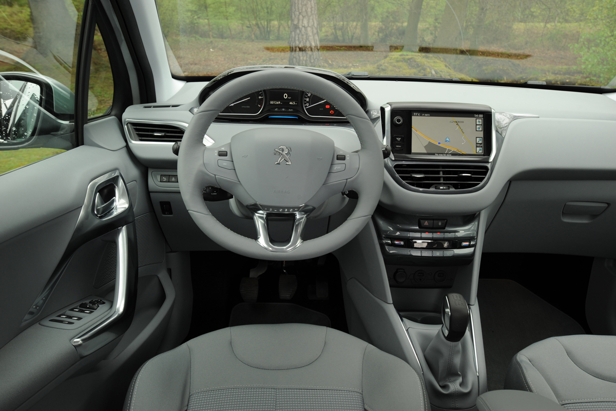 Peugeot 208 1.2 Active interior