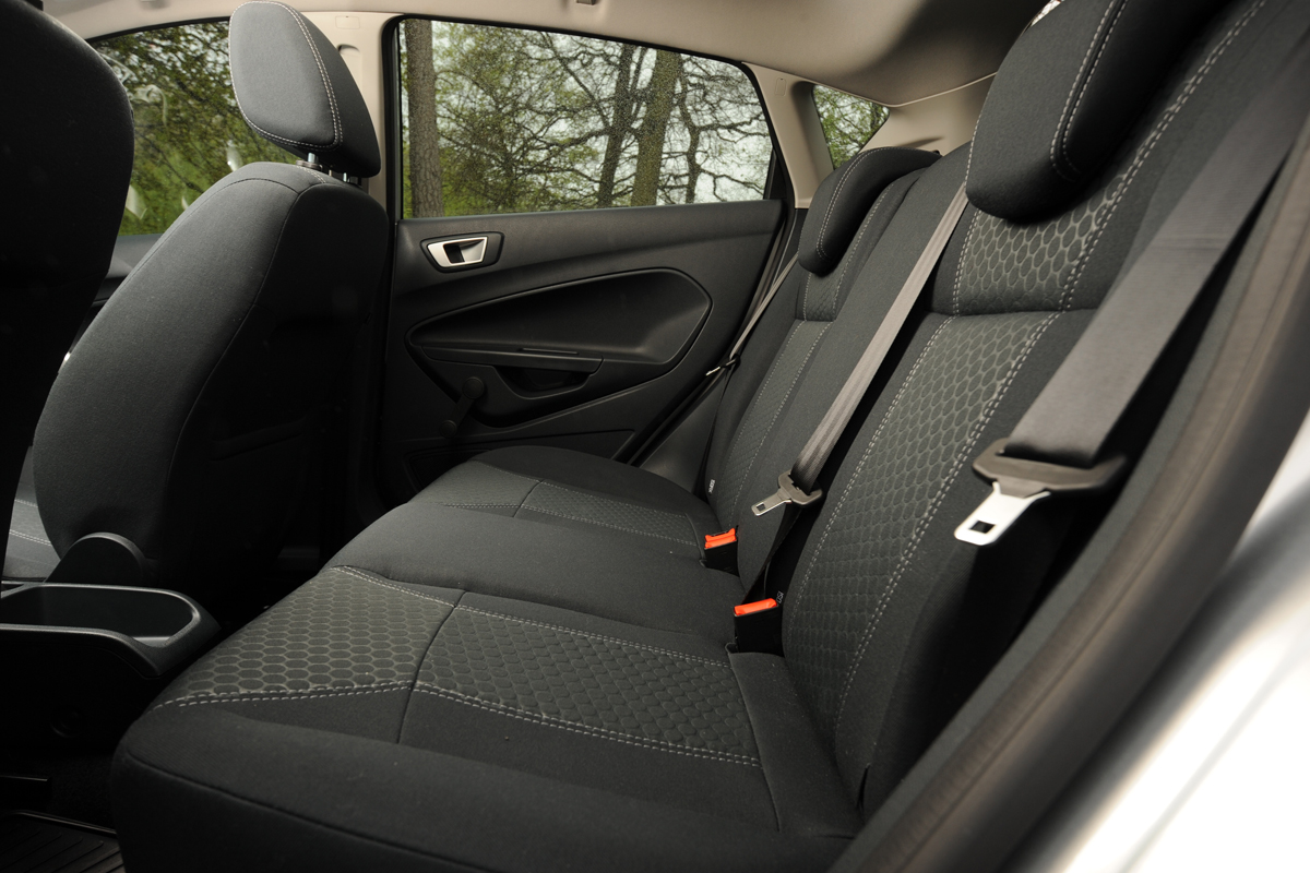 Ford Fiesta 1.25 Zetec rear seats