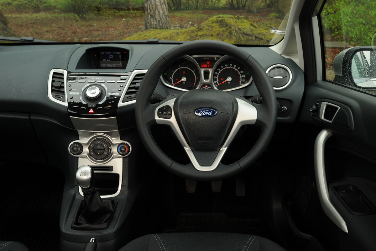 Ford Fiesta 1.25 Zetec interior